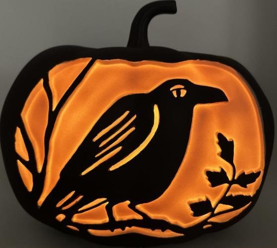 CClassic Lit Pumpkin - Raven